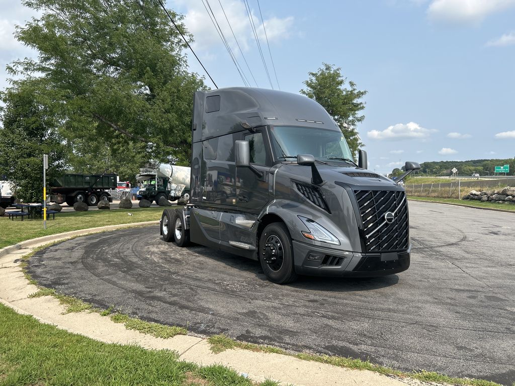 Slide images of 2027 VOLVO VNL64T860