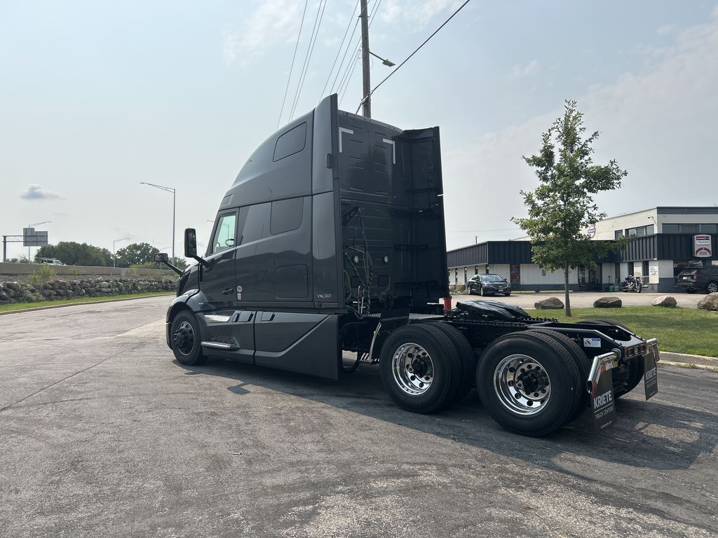 Slide images of 2027 VOLVO VNL64T860