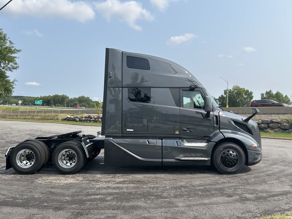 Slide images of 2027 VOLVO VNL64T860