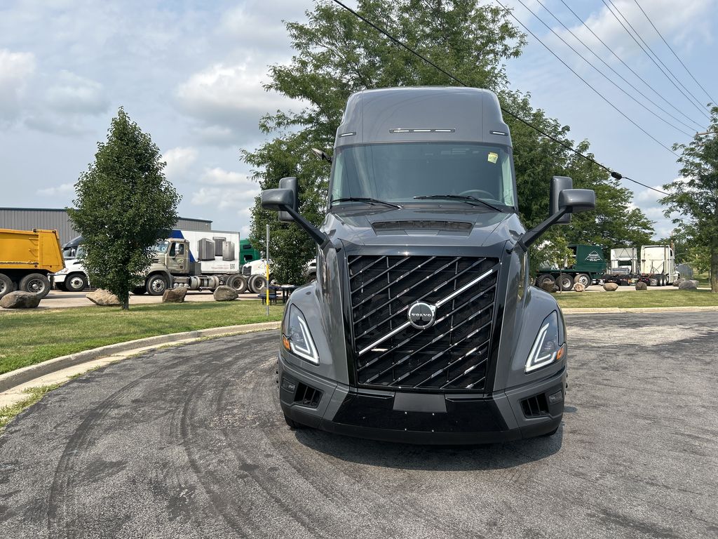 Slide images of 2027 VOLVO VNL64T860