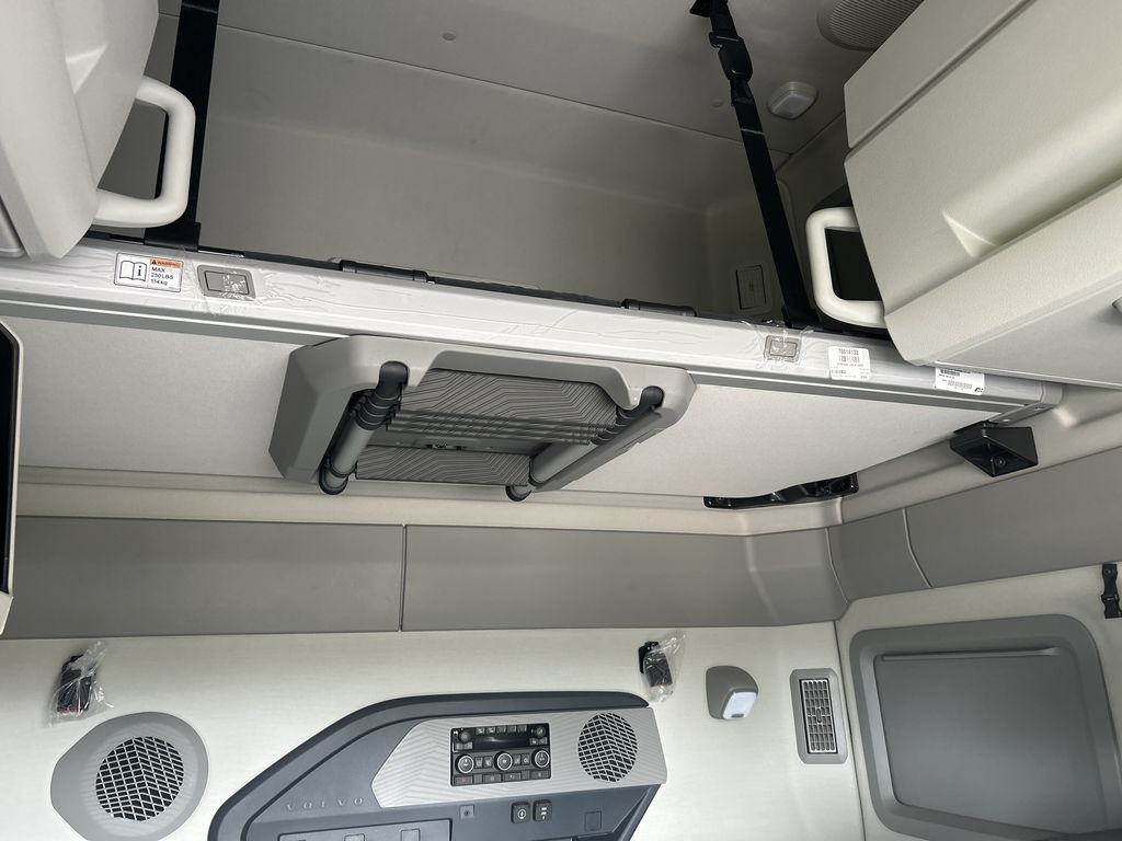 Slide images of 2027 VOLVO VNL64T860