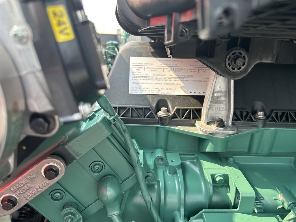 Slide images of 2027 VOLVO VNL64T860