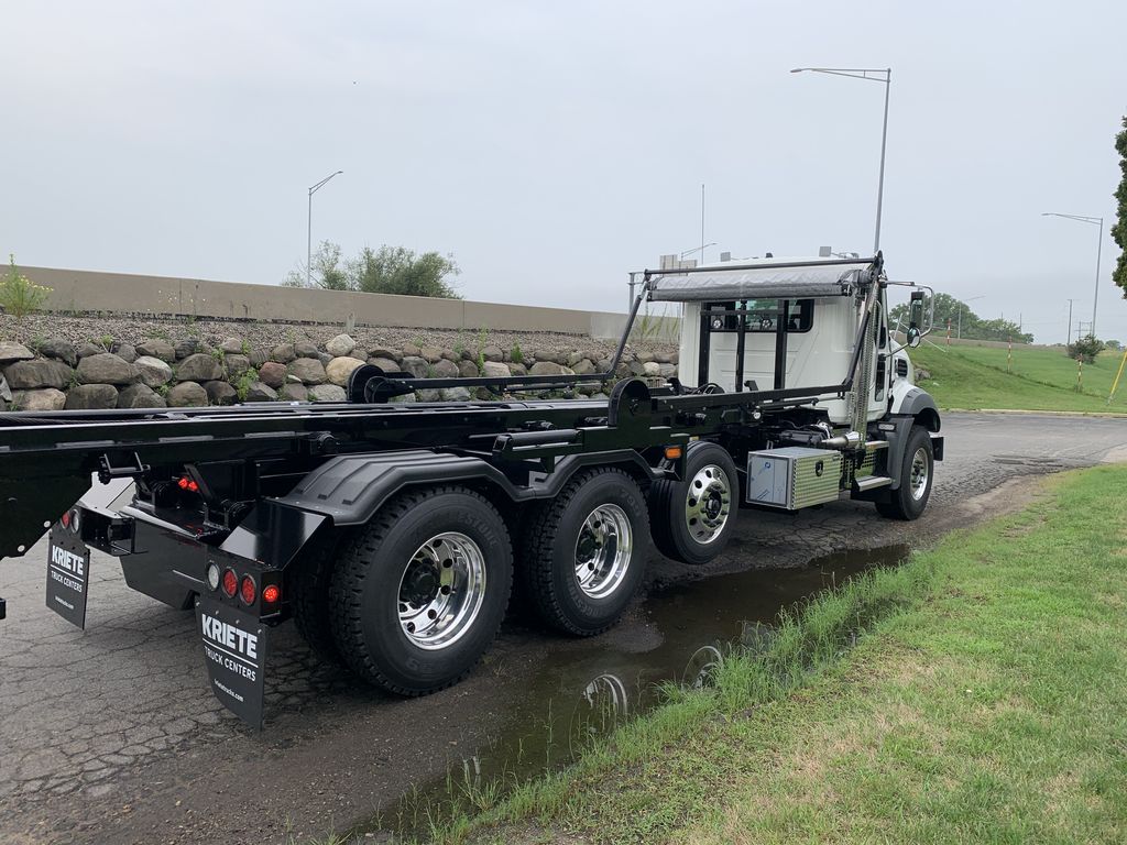 Slide images of 2027 MACK GR84B