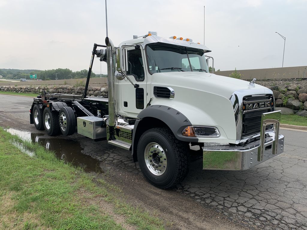 Slide images of 2027 MACK GR84B