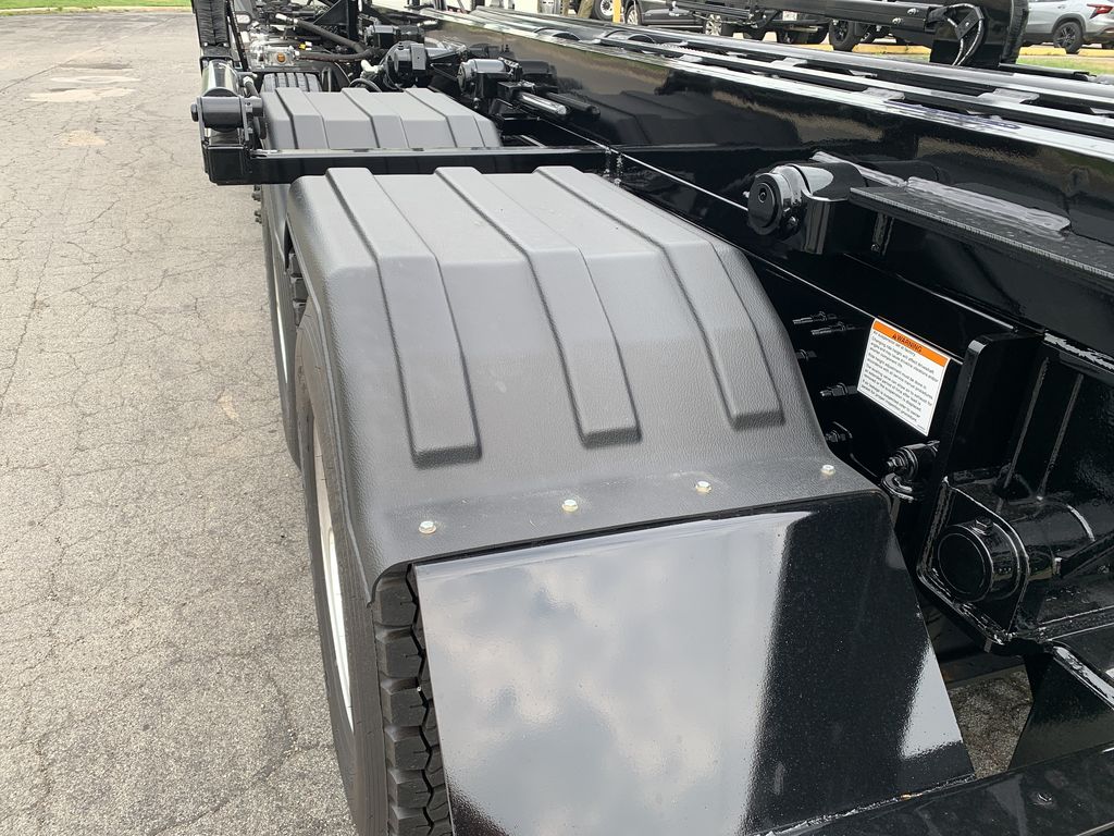 Slide images of 2027 MACK GR84B