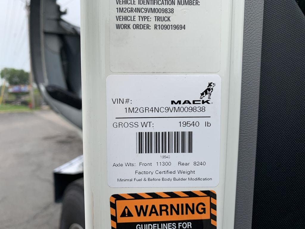 Slide images of 2027 MACK GR84B