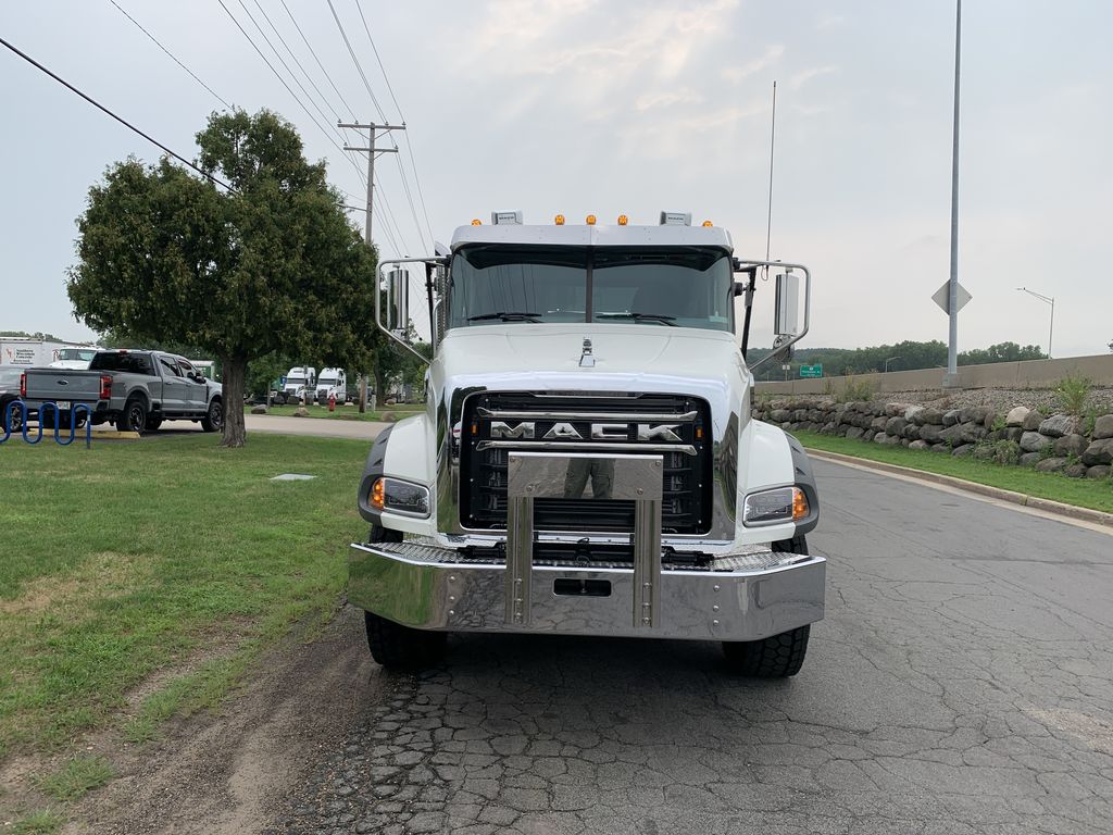 Slide images of 2027 MACK GR84B