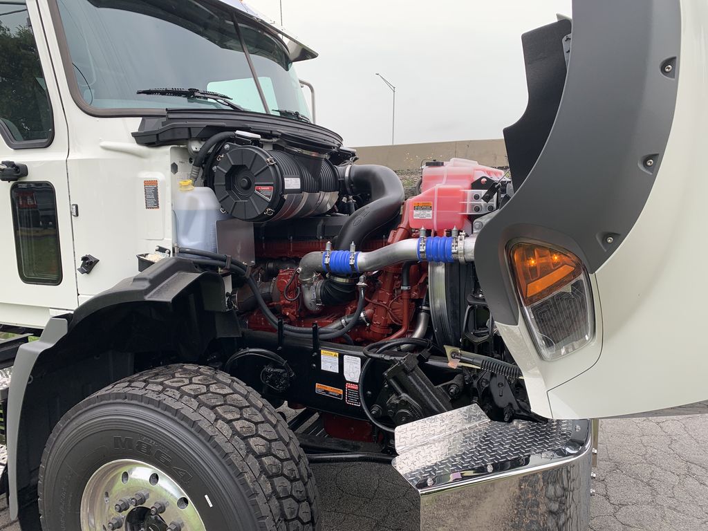 Slide images of 2027 MACK GR84B