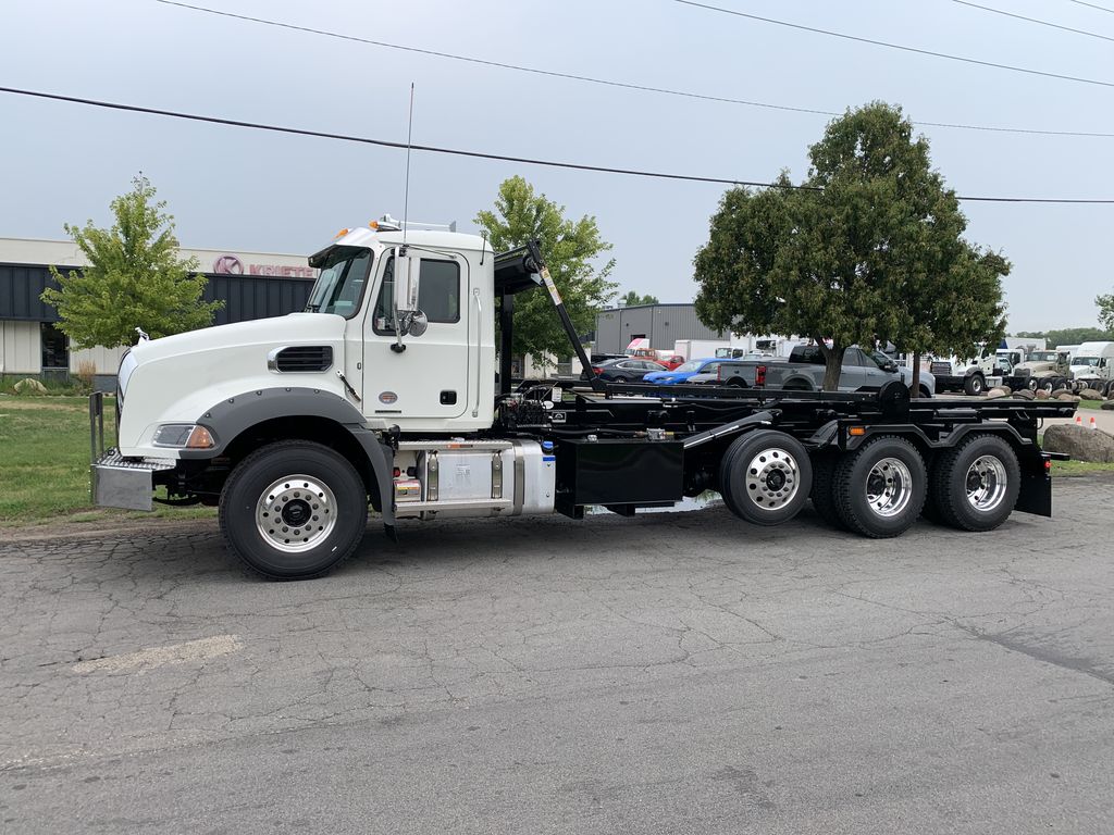 Slide images of 2027 MACK GR84B
