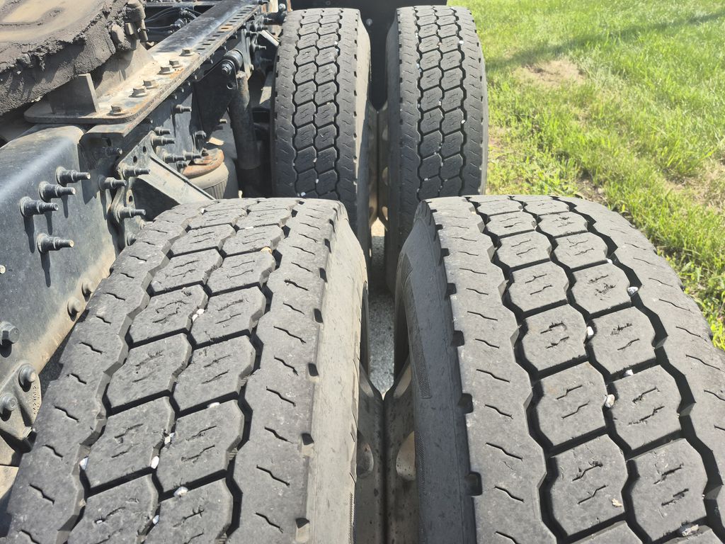 Slide images of 2019 MACK ANTHEM