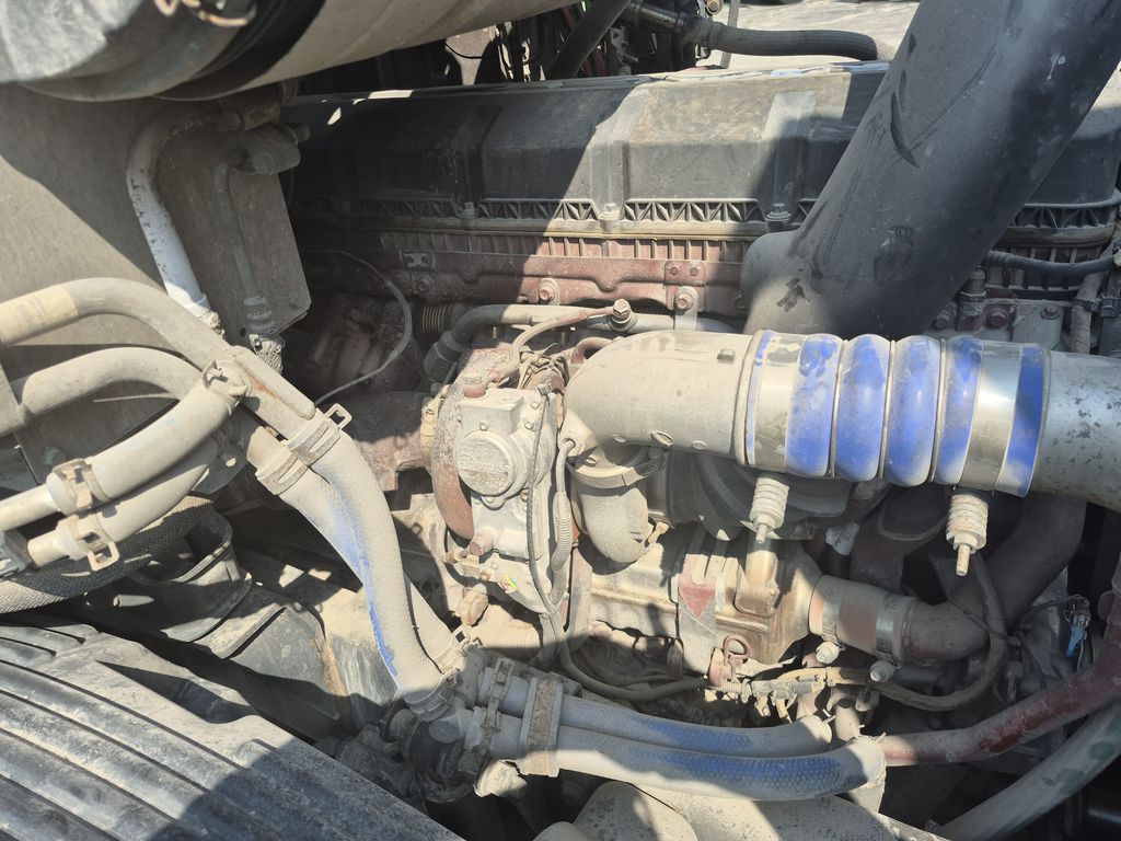 Slide images of 2019 MACK ANTHEM