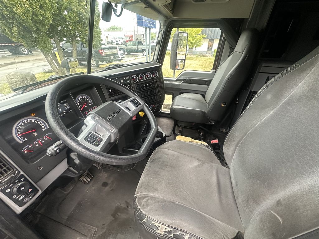 Slide images of 2020 MACK ANTHEM