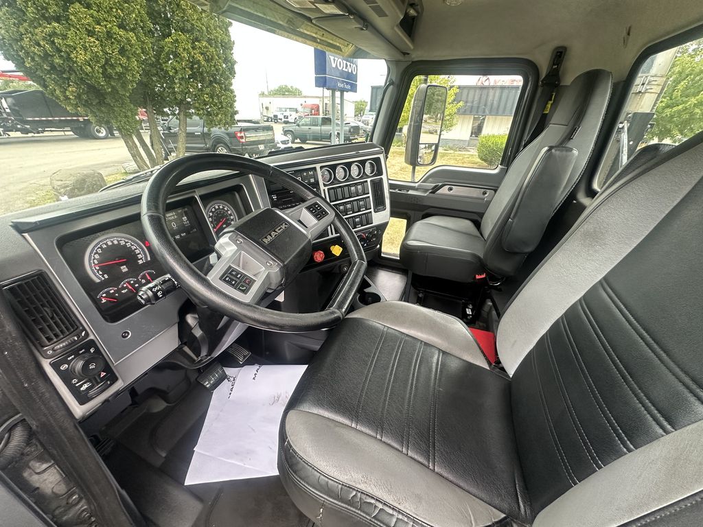 Slide images of 2021 MACK AN64T