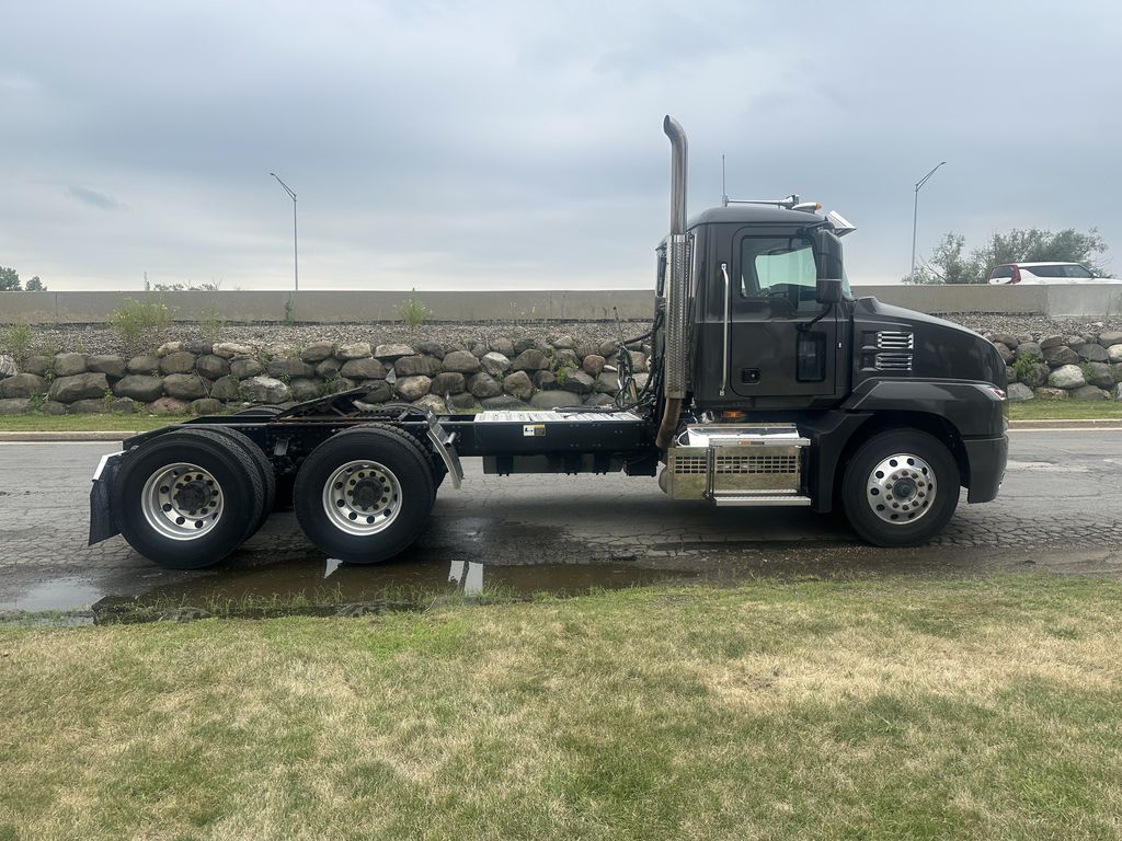 Slide images of 2021 MACK AN64T