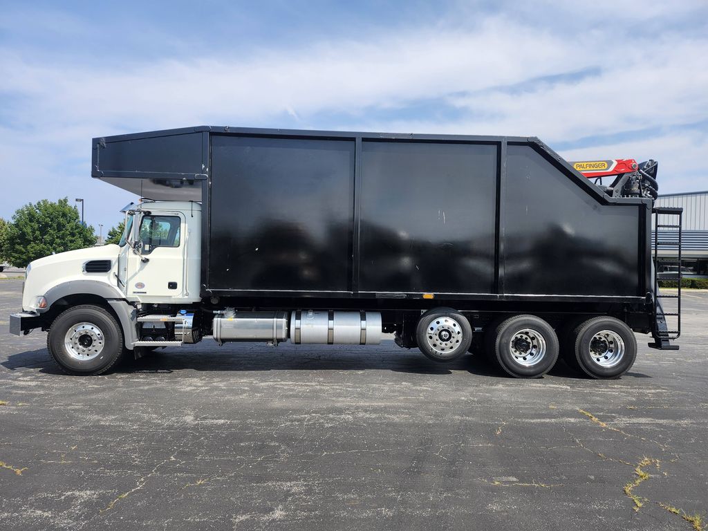 Slide images of 2026 MACK GR64B