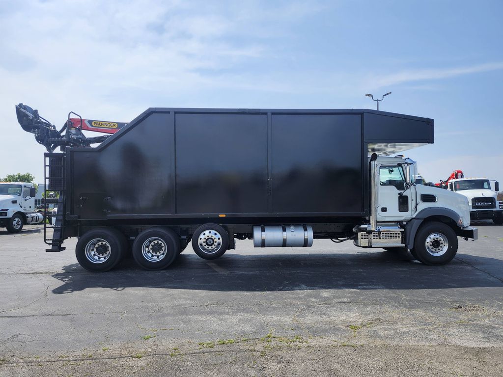 Slide images of 2026 MACK GR64B