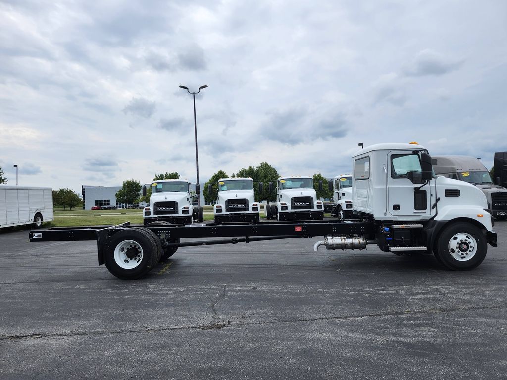 Slide images of 2026 MACK MD642