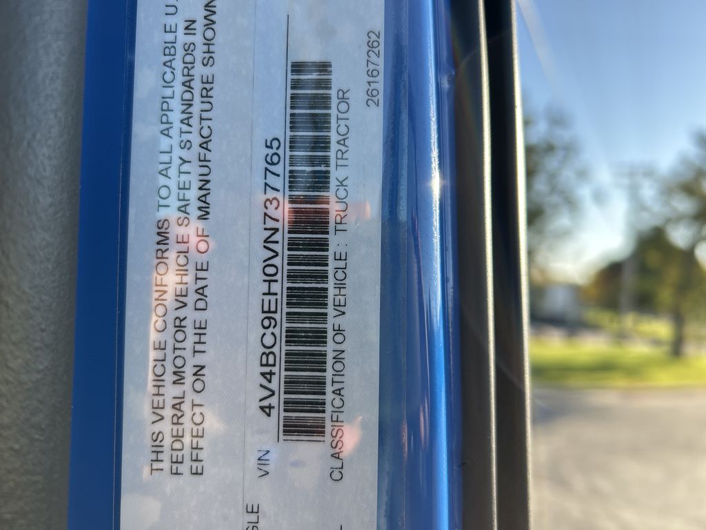 Slide images of 2027 VOLVO VNL64T860