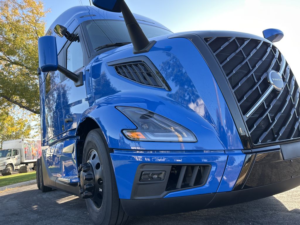 Slide images of 2027 VOLVO VNL64T860
