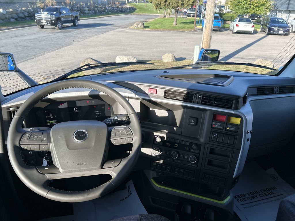 Slide images of 2027 VOLVO VNL64T860