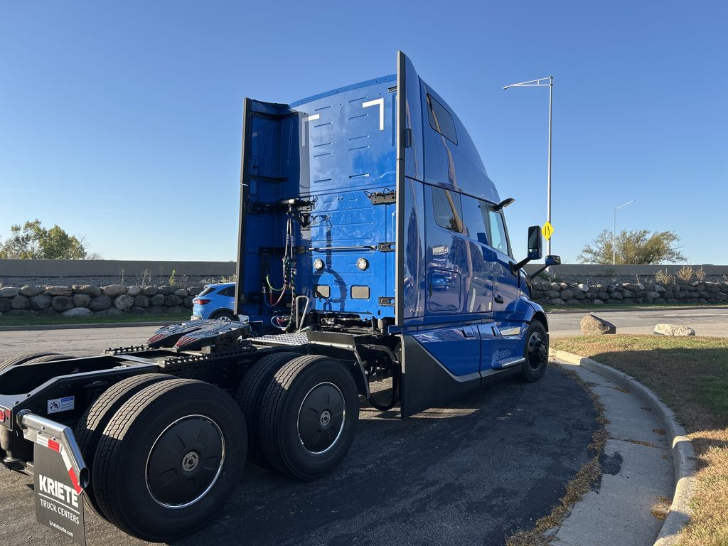 Slide images of 2027 VOLVO VNL64T860
