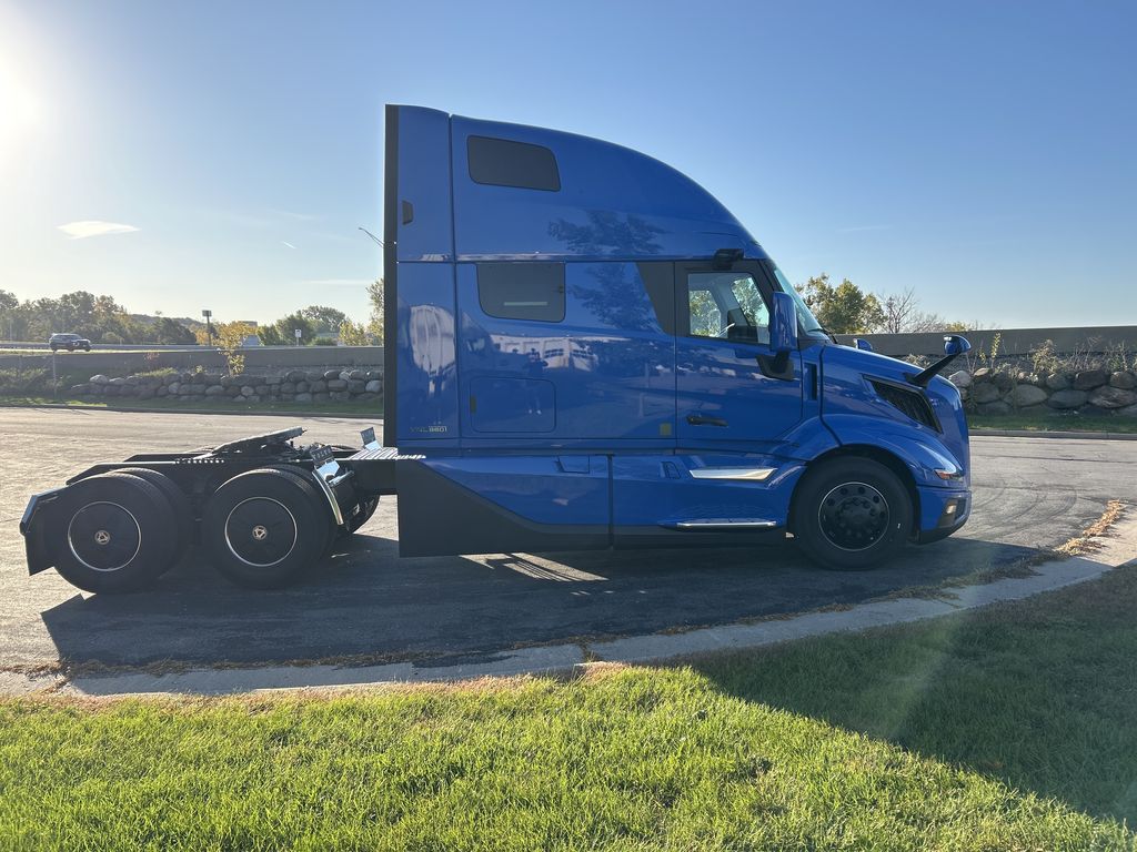 Slide images of 2027 VOLVO VNL64T860