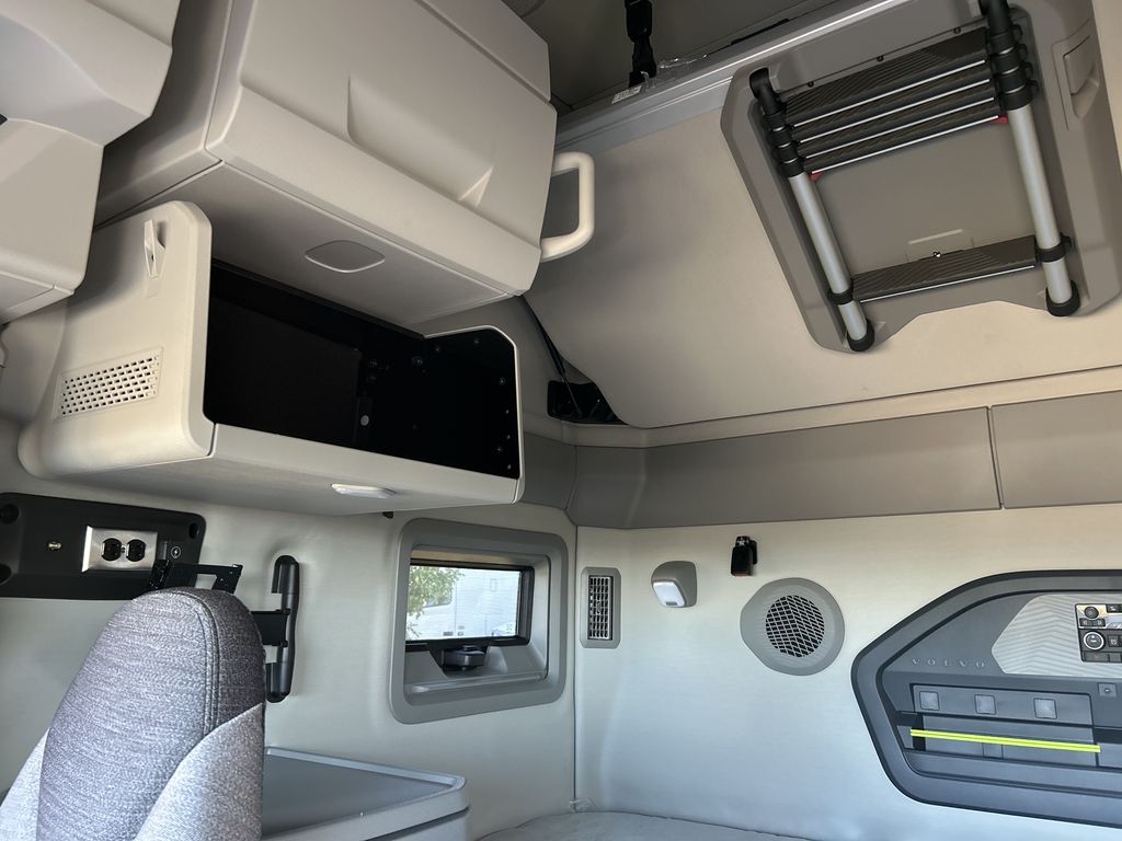 Slide images of 2027 VOLVO VNL64T860