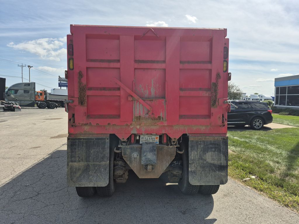 Slide images of 1995 MACK 700 
