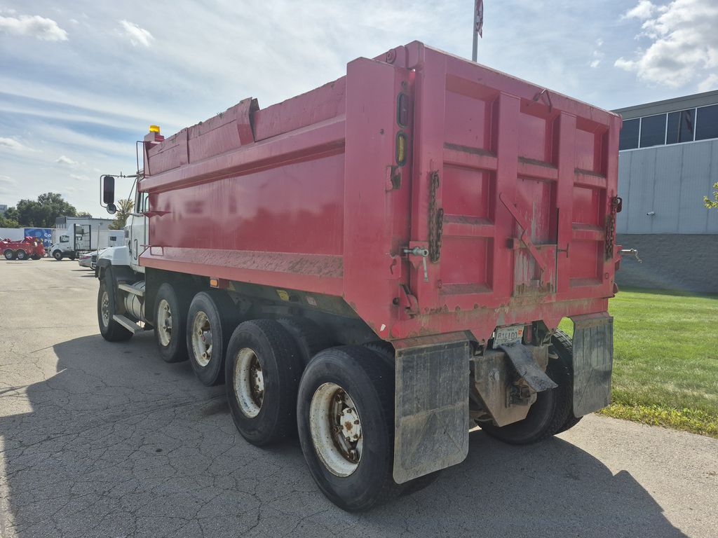 Slide images of 1995 MACK 700 