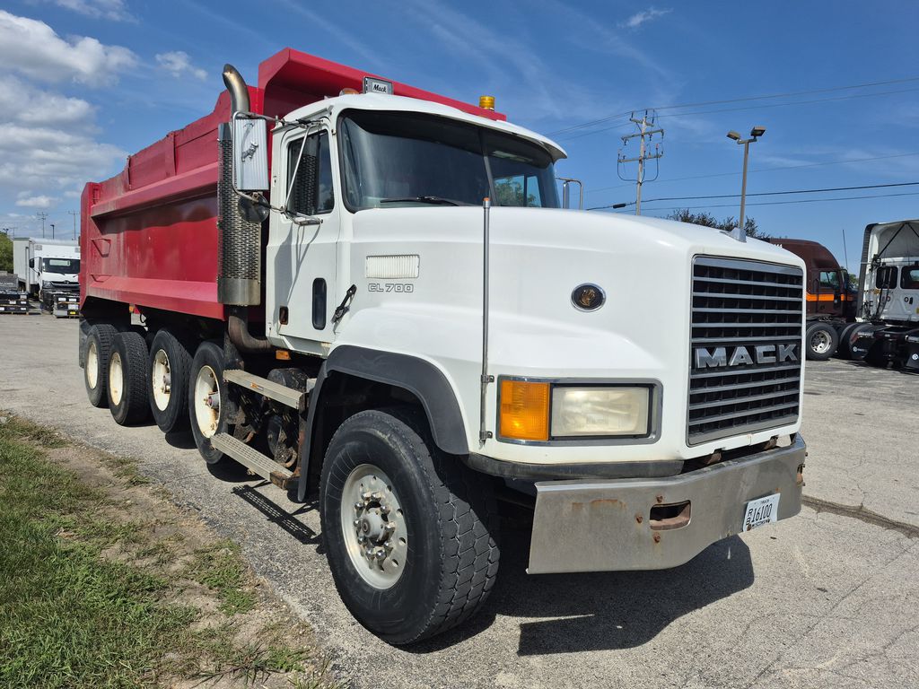 Slide images of 1995 MACK 700 