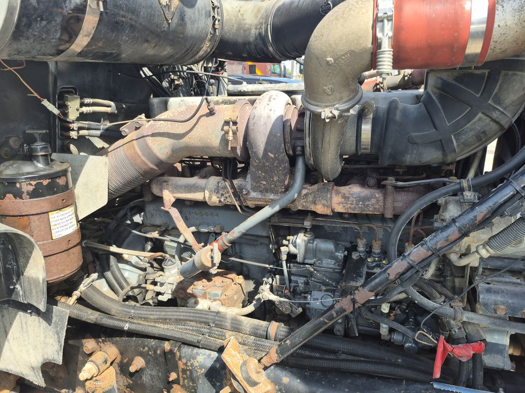 Slide images of 1995 MACK 700 