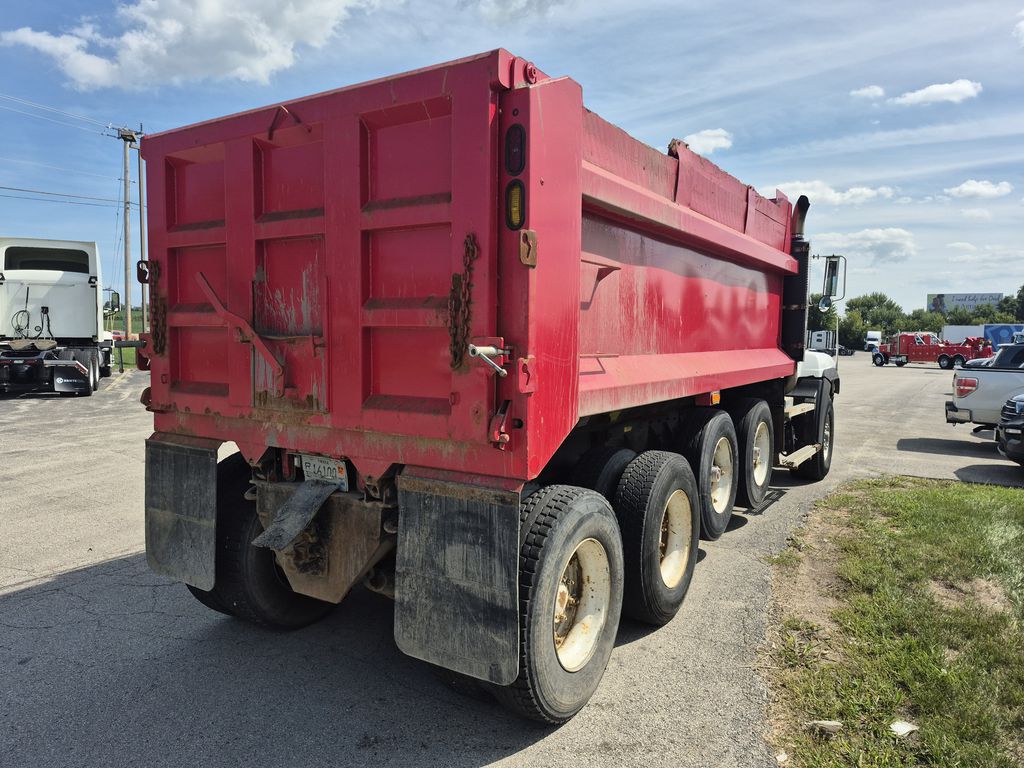 Slide images of 1995 MACK 700 