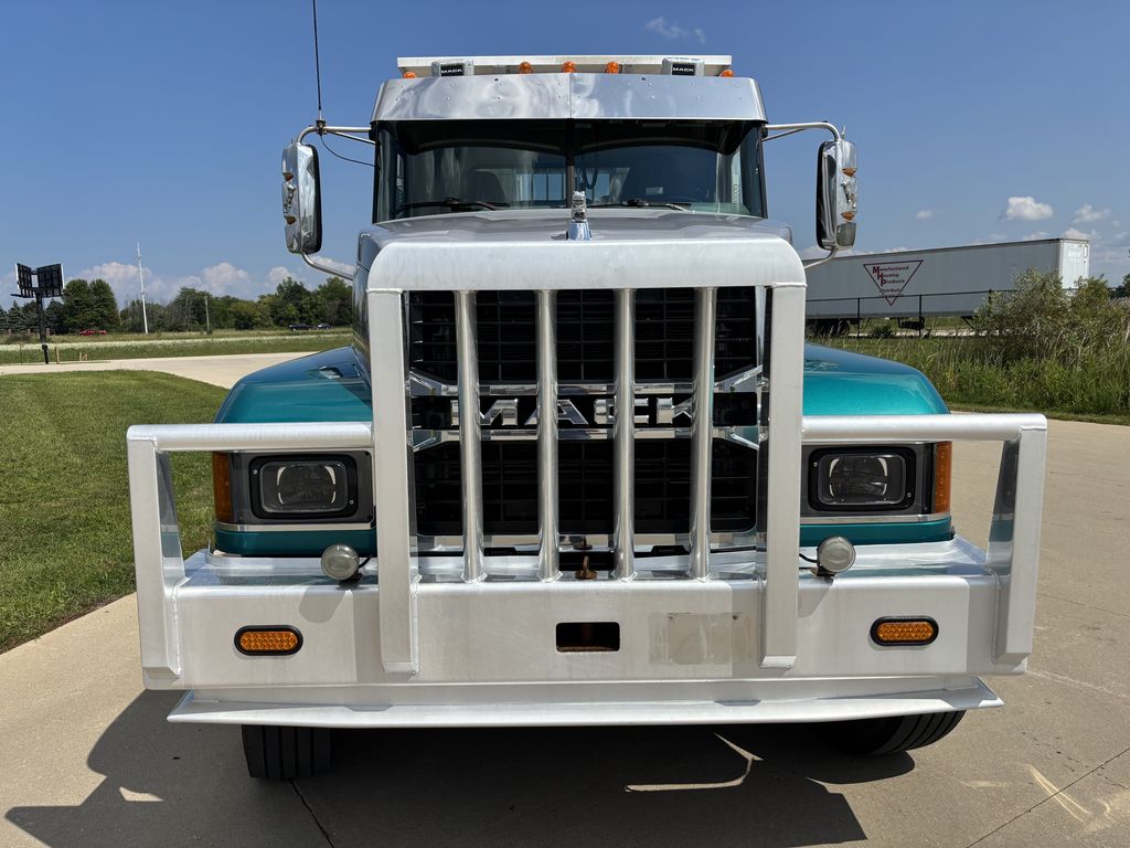 Slide images of 2022 MACK PI64T