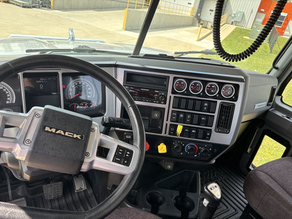 Slide images of 2022 MACK PI64T