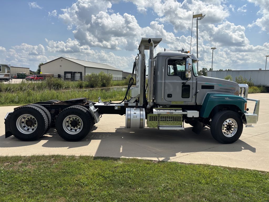 Slide images of 2022 MACK PI64T