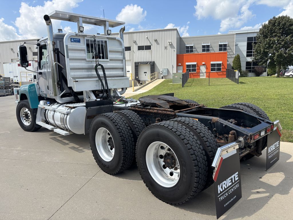 Slide images of 2022 MACK PI64T