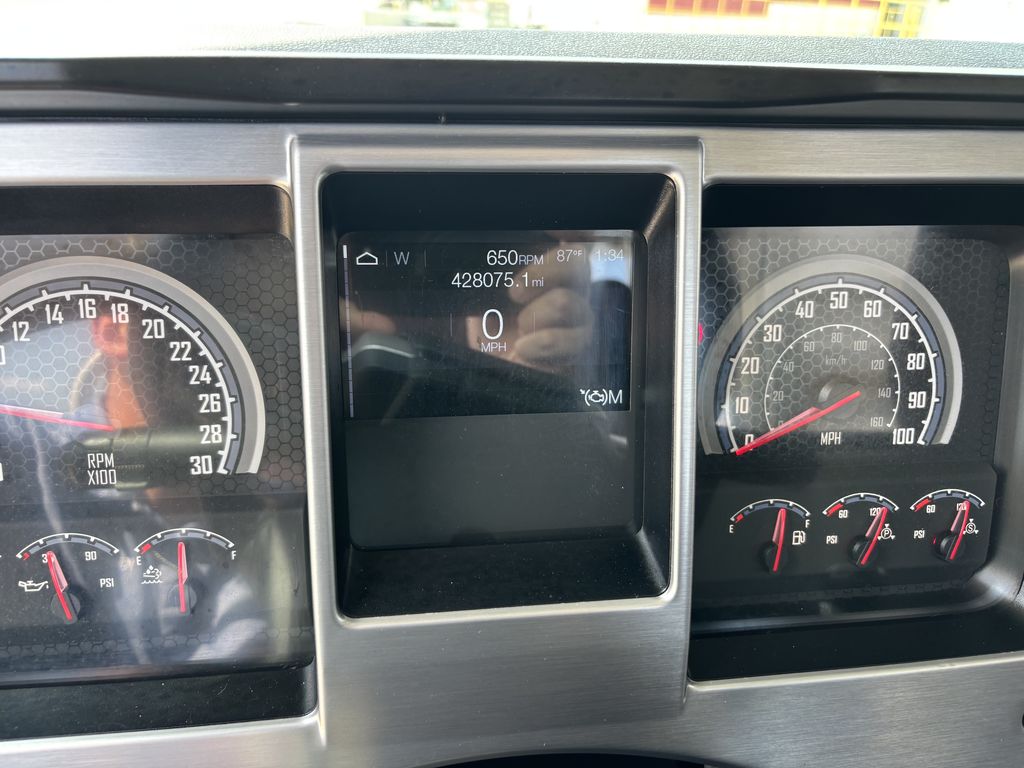 Slide images of 2022 MACK PI64T