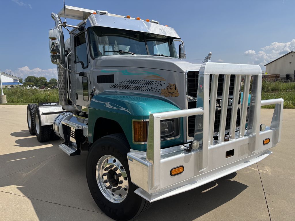 Slide images of 2022 MACK PI64T
