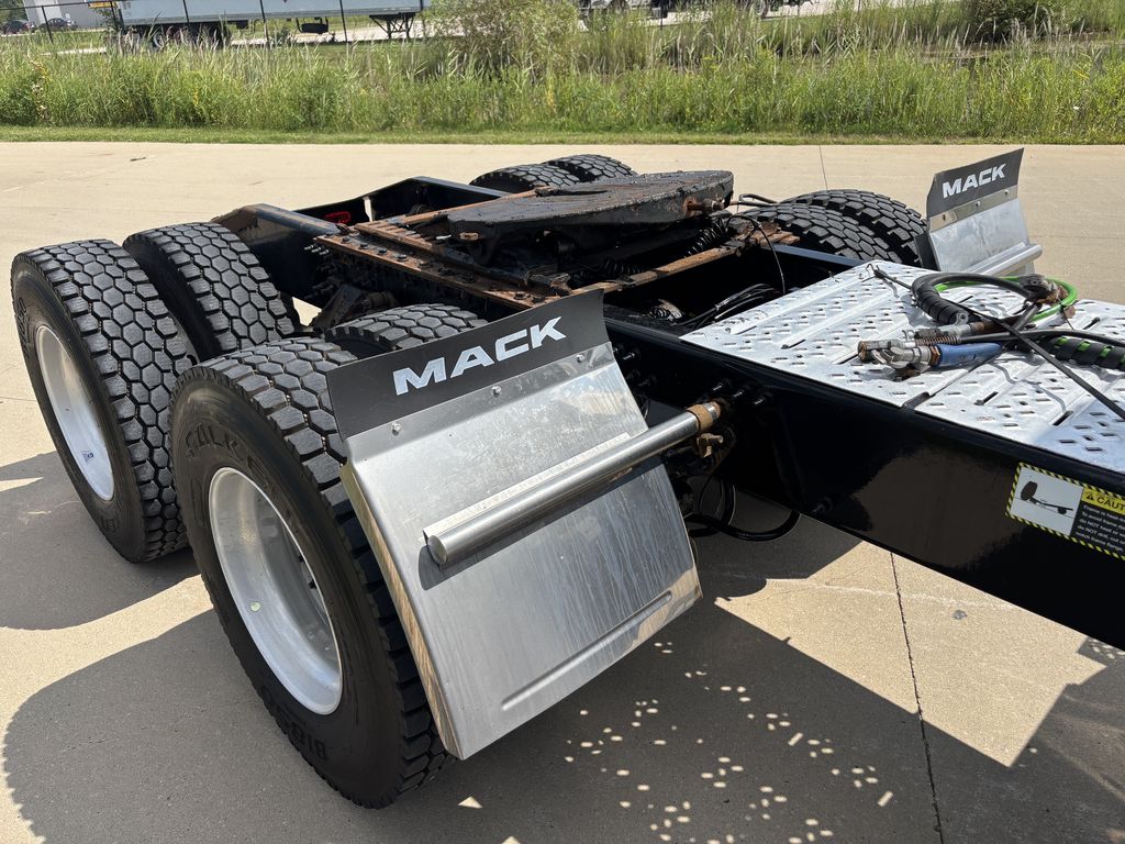 Slide images of 2022 MACK PI64T