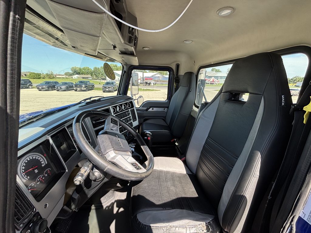 Slide images of 2022 FREIGHTLINER CASCADIA 126