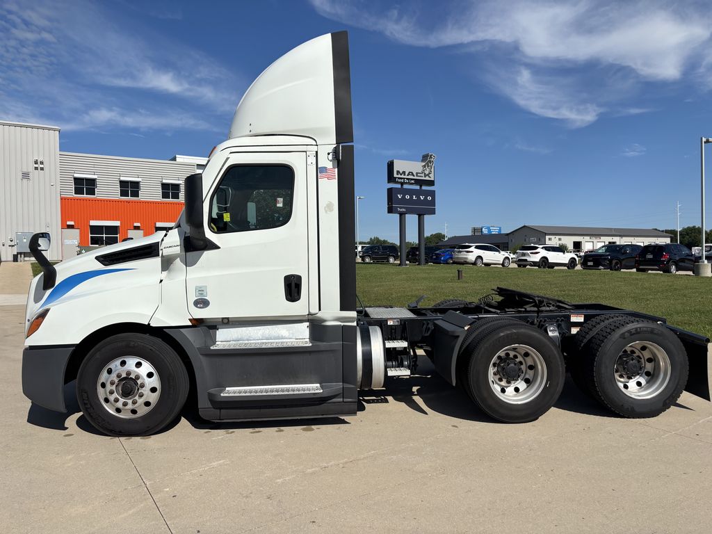 Slide images of 2022 FREIGHTLINER CASCADIA 126