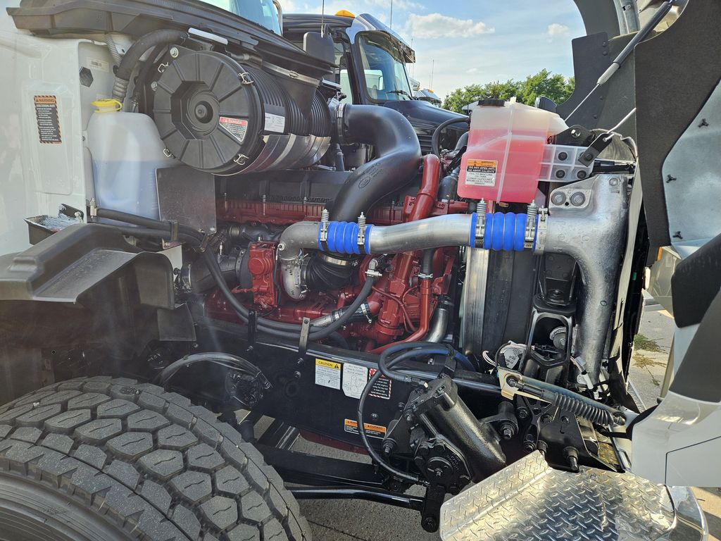 Slide images of 2027 MACK GR104B
