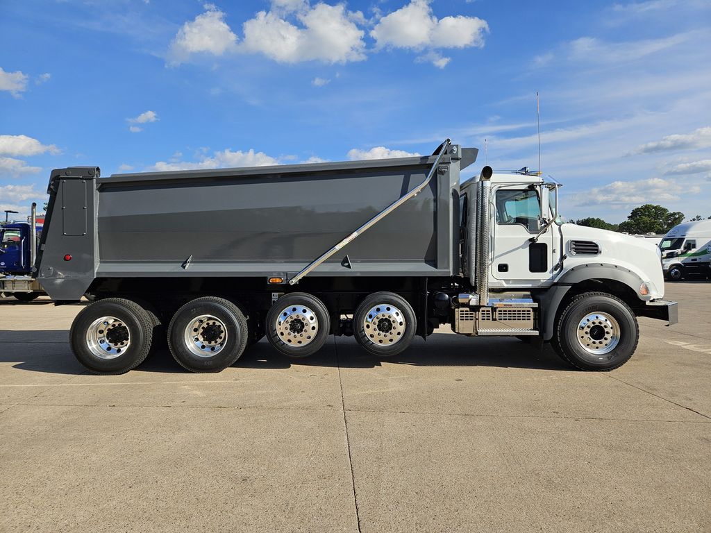 Slide images of 2027 MACK GR104B