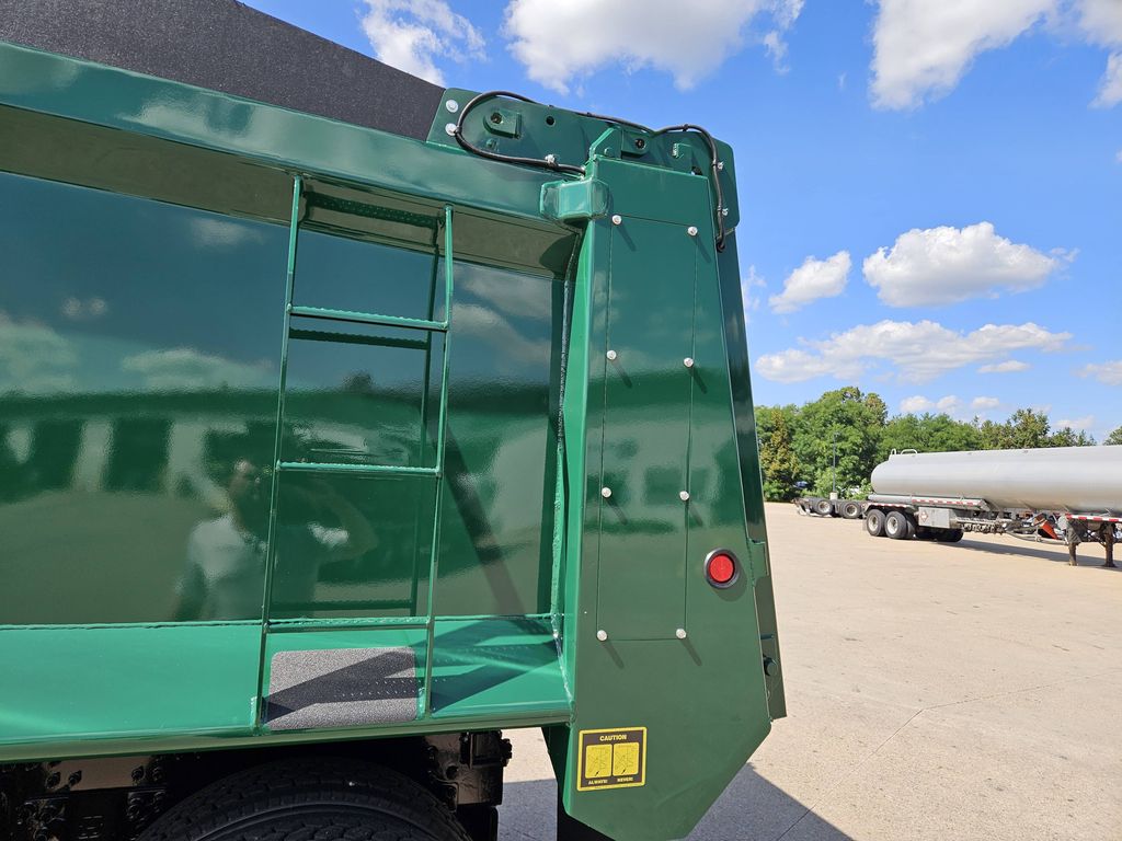 Slide images of 2027 MACK GR104B