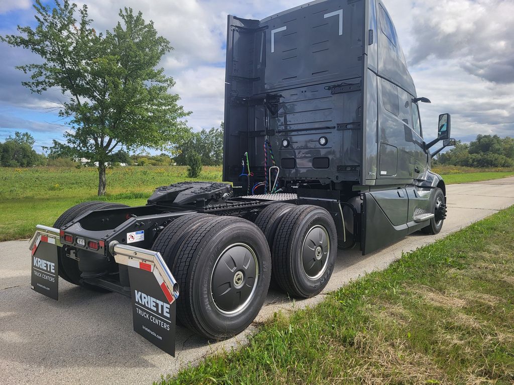 Slide images of 2027 VOLVO VNL64T860