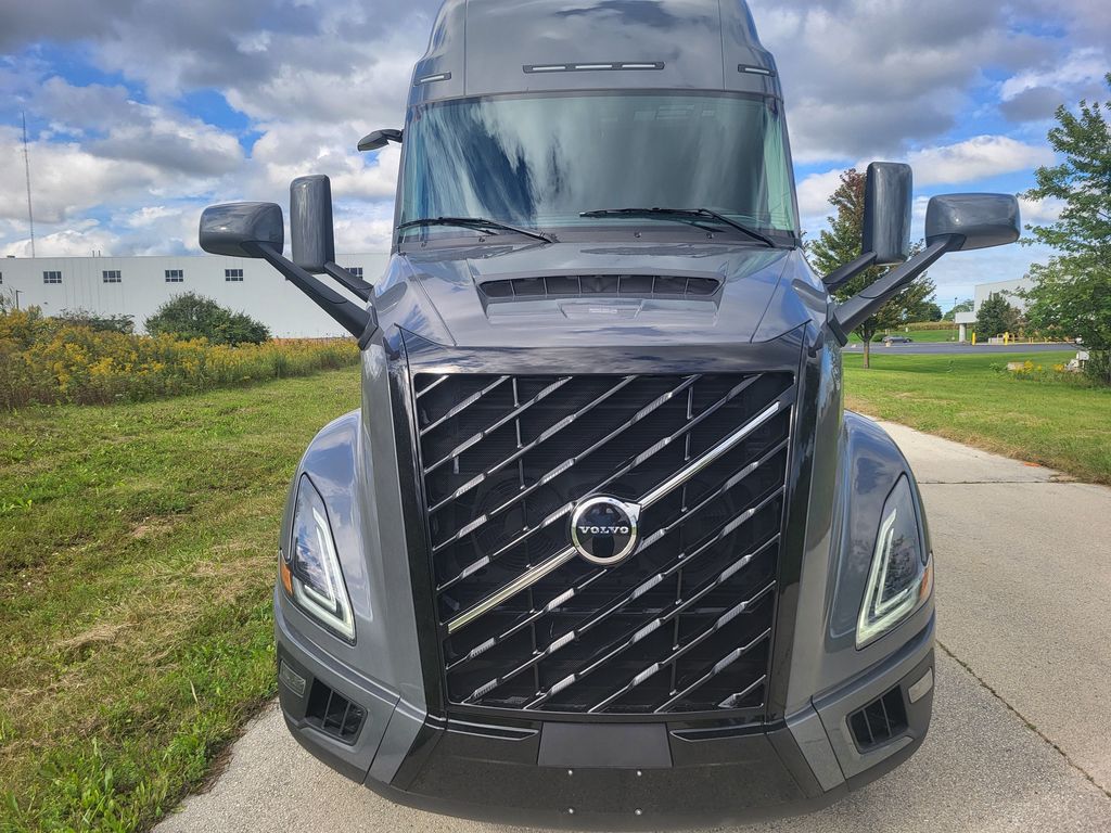 Slide images of 2027 VOLVO VNL64T860