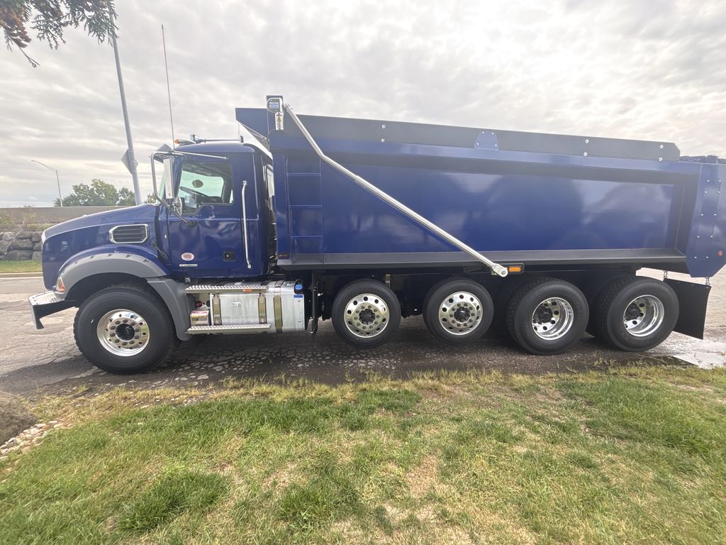 Slide images of 2027 MACK GR104B