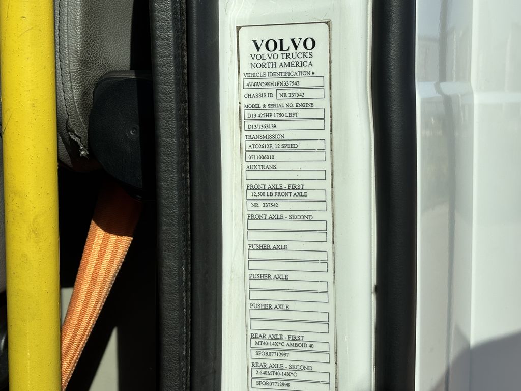 Slide images of 2023 VOLVO VNR64T300