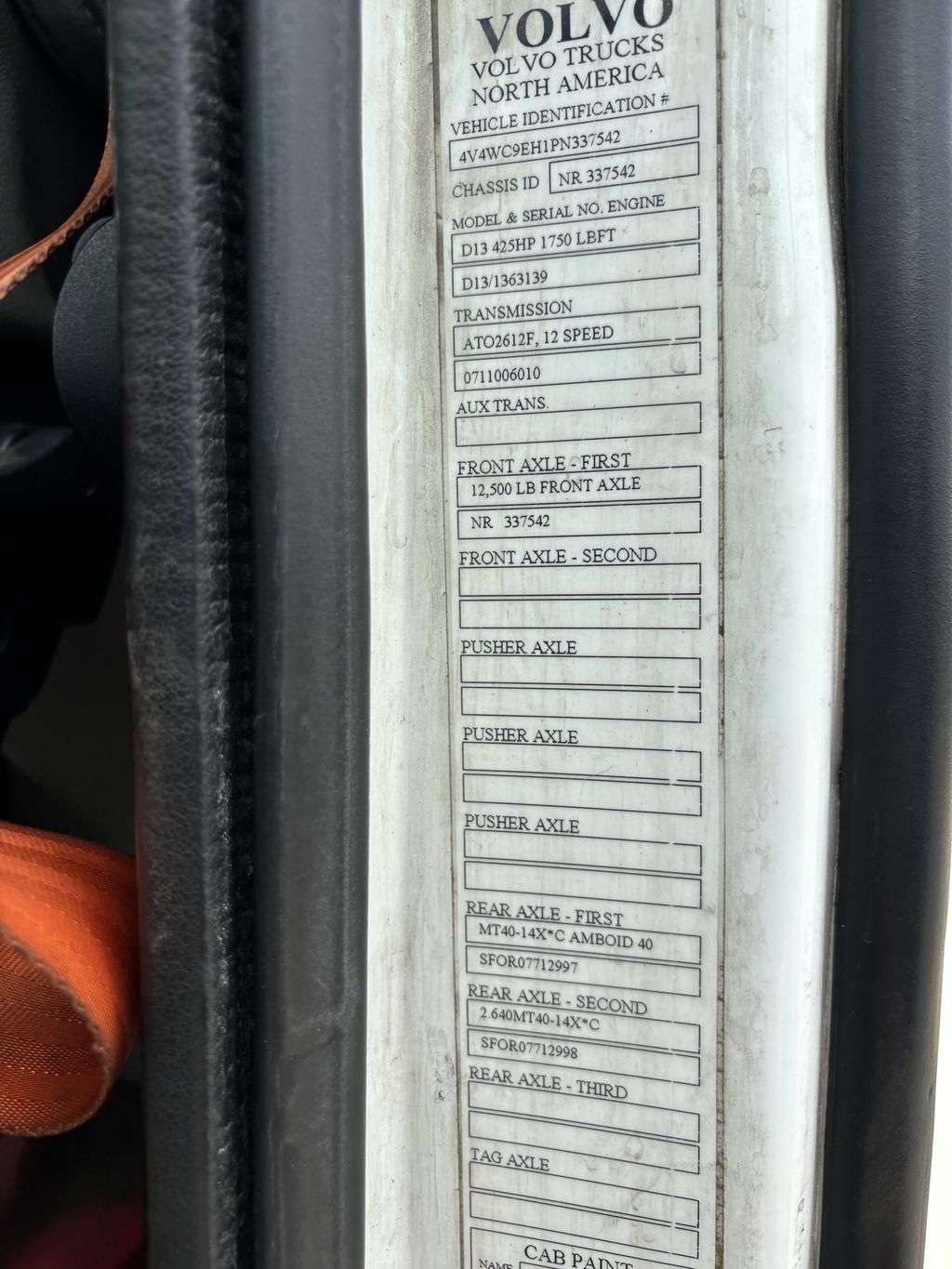 Slide images of 2023 VOLVO VNR64T300
