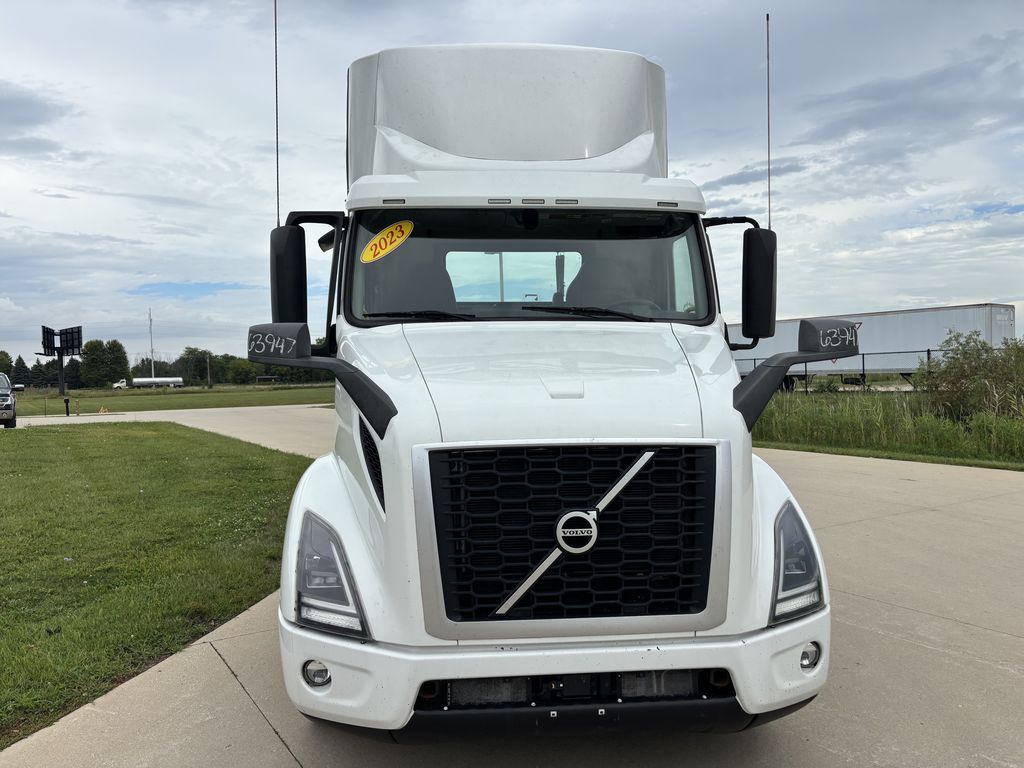 Slide images of 2023 VOLVO VNR64T300